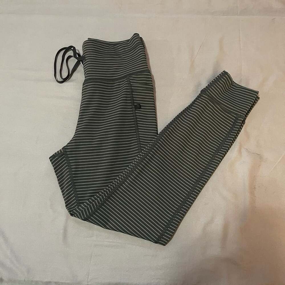 Halara Yoga Leggings Size S 7/8 Striped Drawstring Pockets